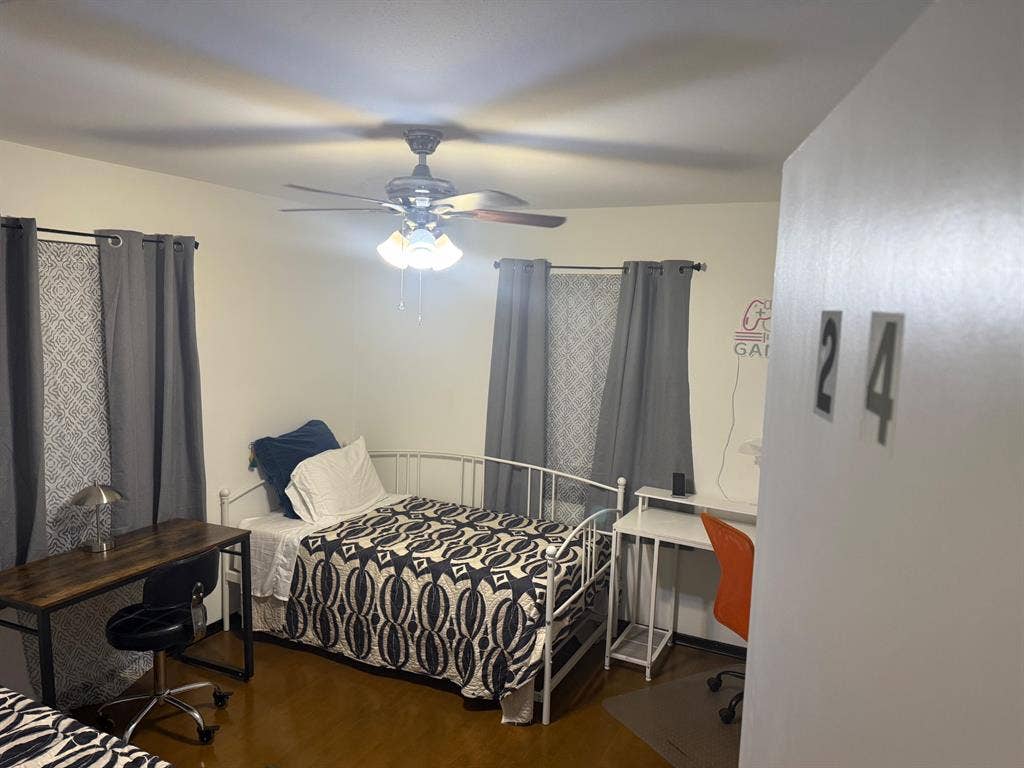 2 BR in Hitchcock