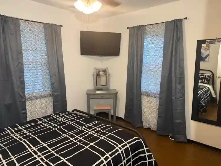2 BR in Hitchcock