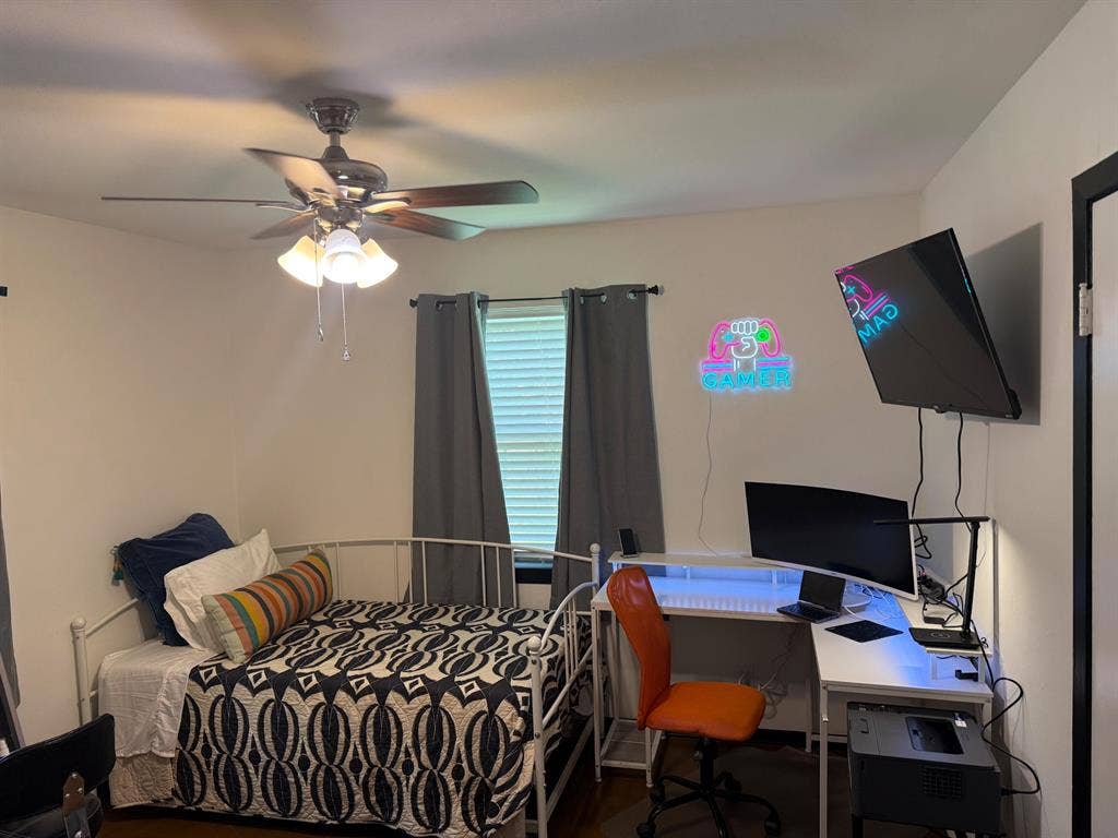 2 BR in Hitchcock