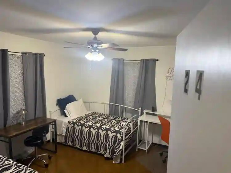 2 BR in Hitchcock