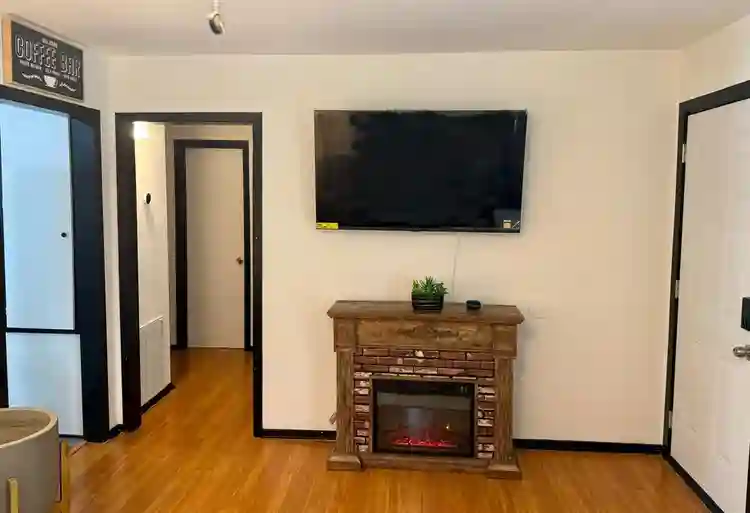 2 BR in Hitchcock