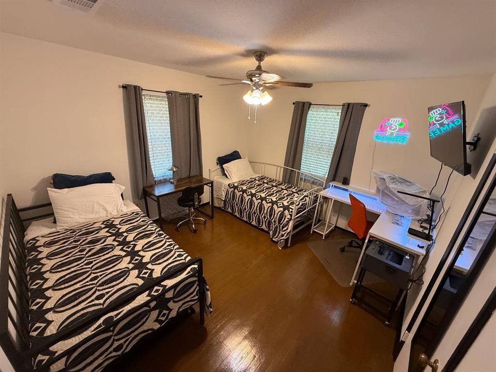 2 BR in Hitchcock