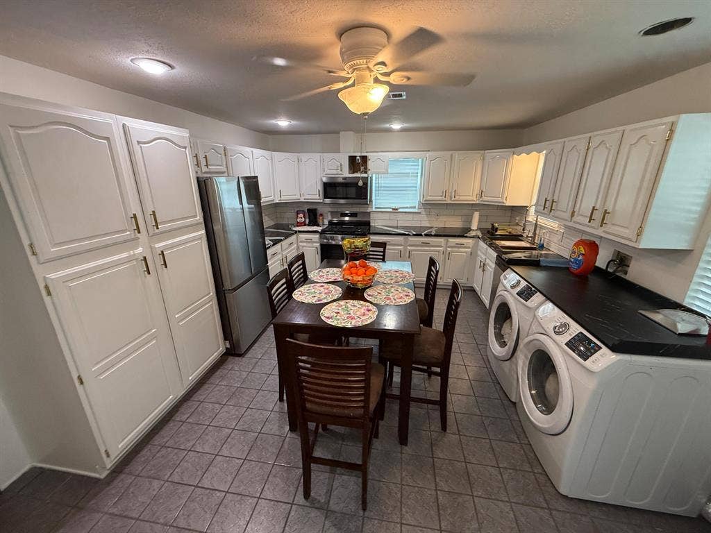 2 BR in Hitchcock
