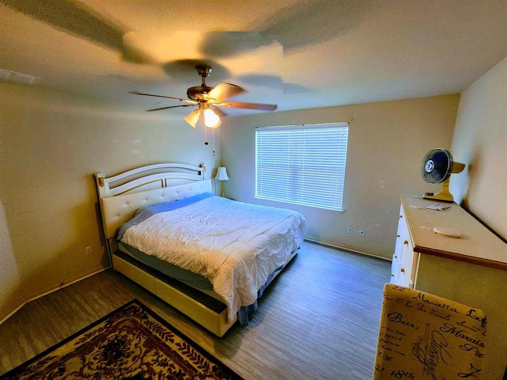 4 BR in Manor