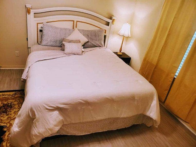 4 BR in Manor