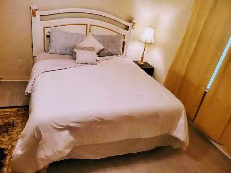 4 BR in Manor