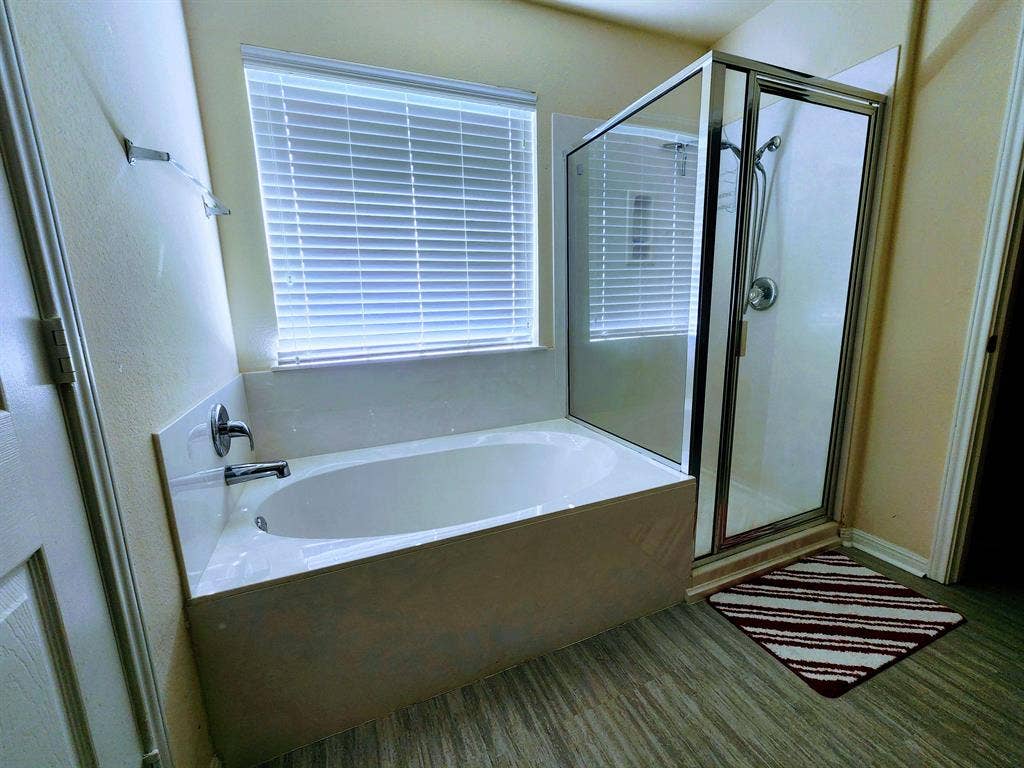 4 BR in Manor