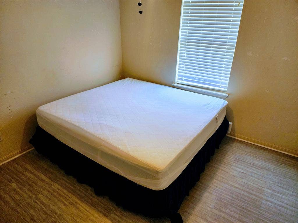 4 BR in Manor