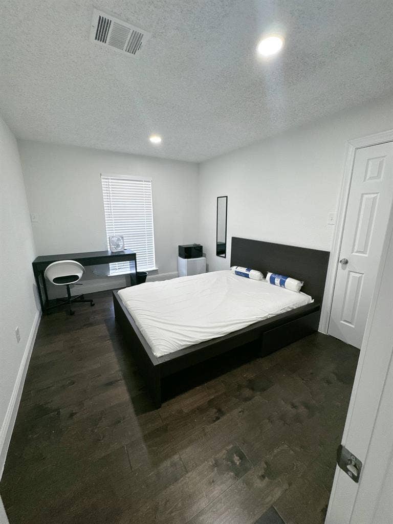 8 BR in Houston