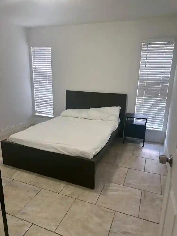 8 BR in Houston