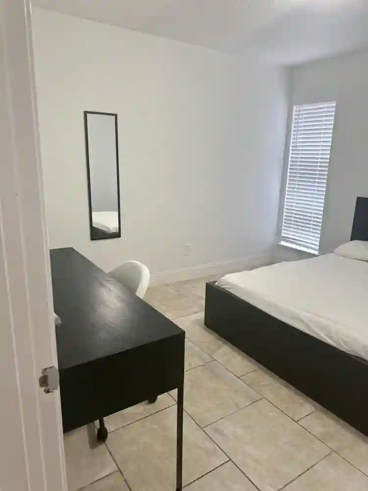 8 BR in Houston
