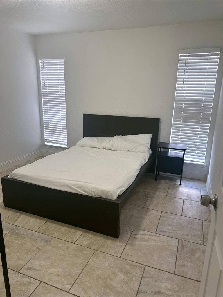 8 BR in Houston