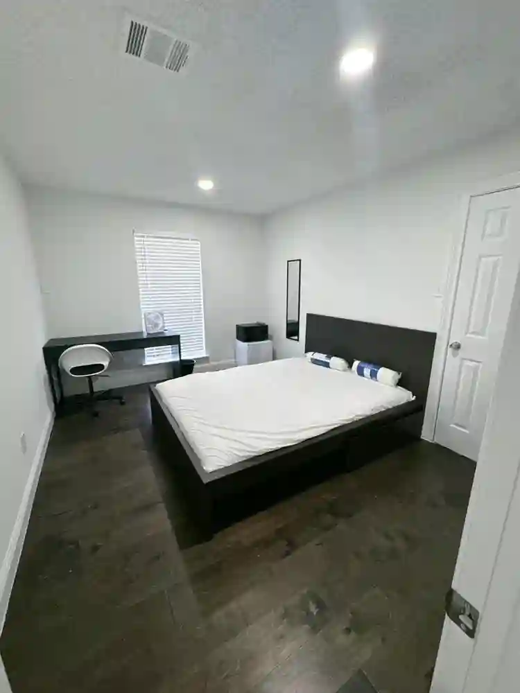 8 BR in Houston