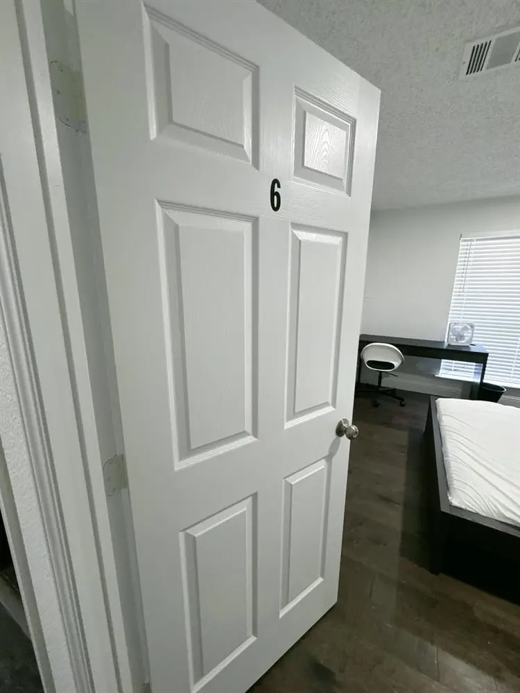 8 BR in Houston
