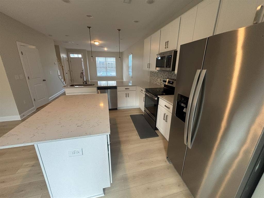 3 BR in Apex