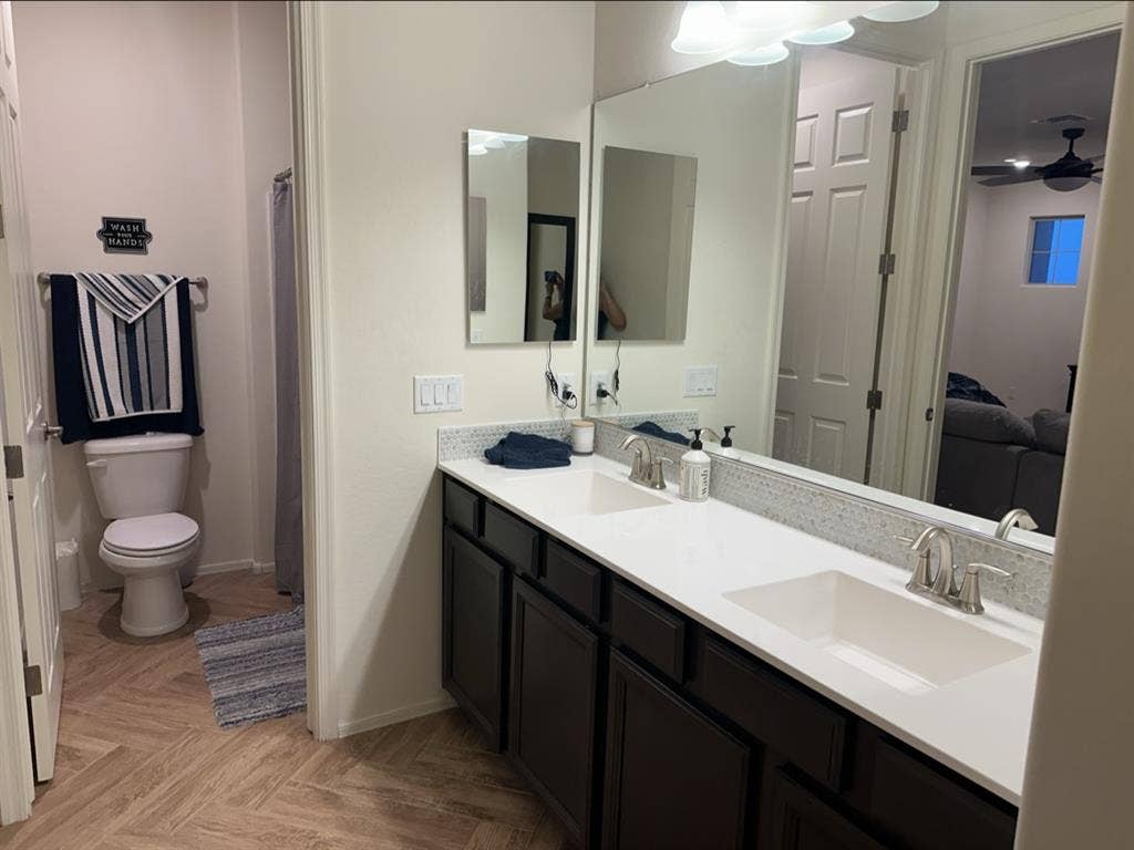 Bedroom bathroom and loft Jan