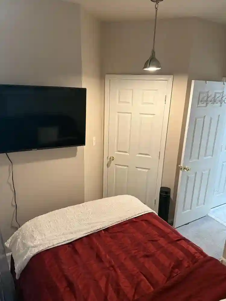 Cozy Private Room with Bathroom