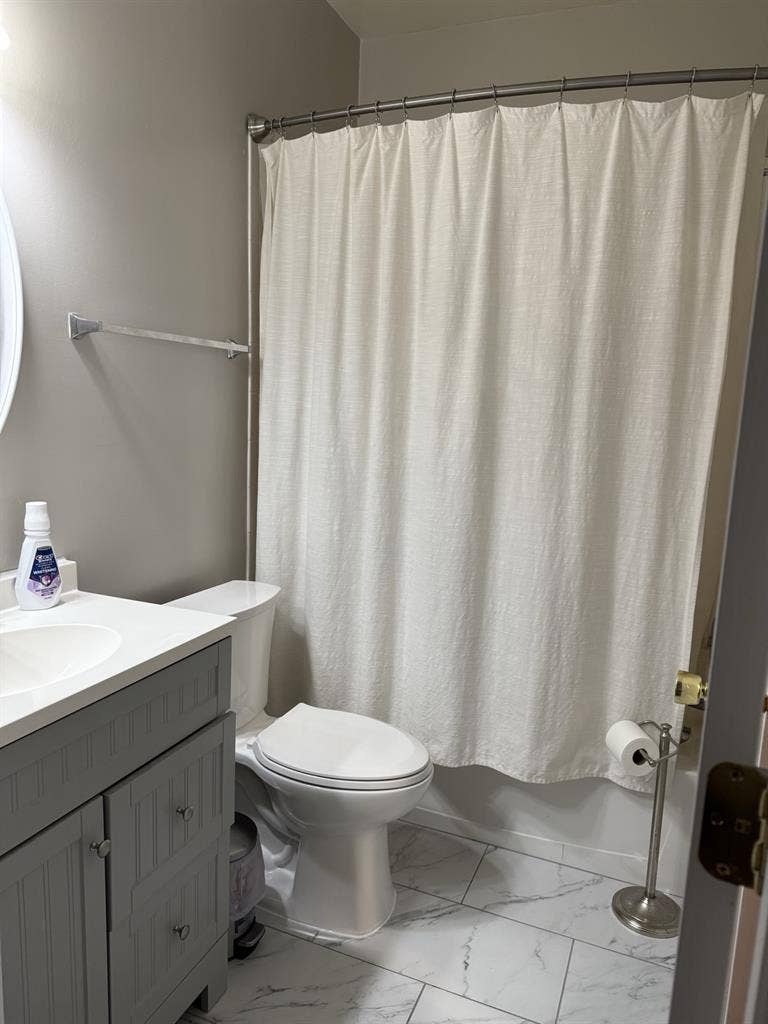 Cozy Private Room with Bathroom