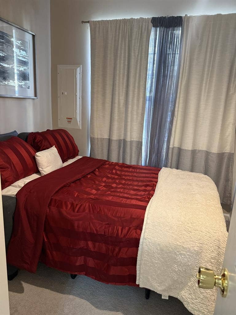 Cozy Private Room with Bathroom