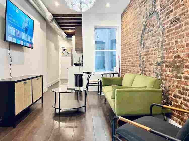 Madison St – # (a.a)