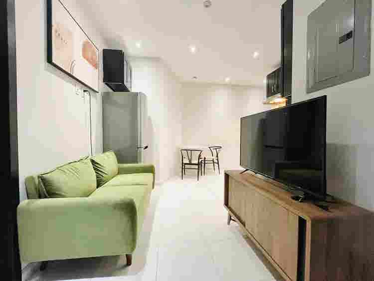 Amsterdam Ave – # (i.i)