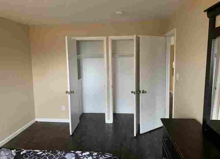 Looking for roommate