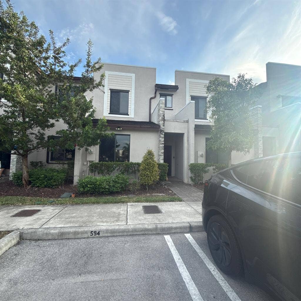 Private Room w/ Private Bathroom