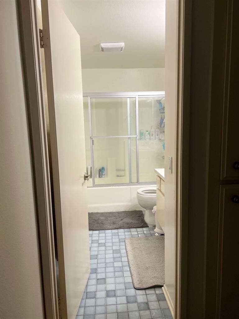 Irvine: Roommate Needed