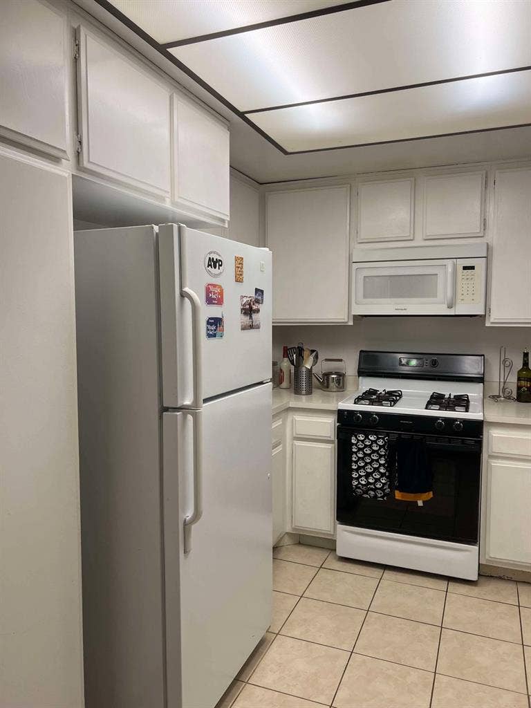 Irvine: Roommate Needed