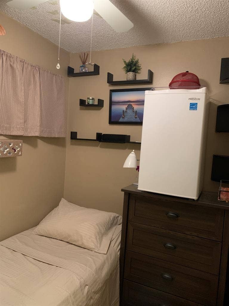 RENTED!
Small, cozy furnished room