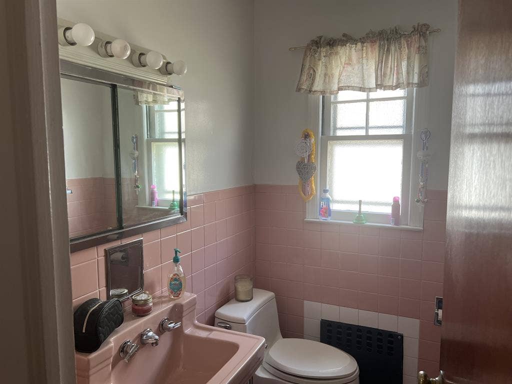 Seeking Roomate Female