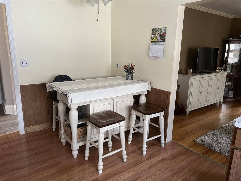 Seeking Roomate Female