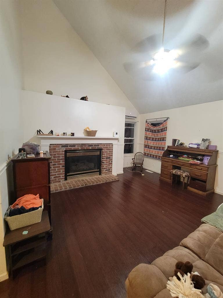 ISO roommate (female) $