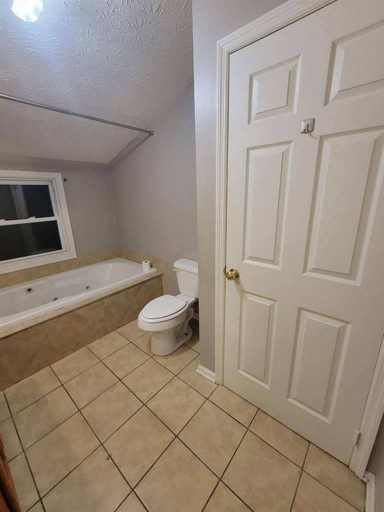 ISO roommate (female) $