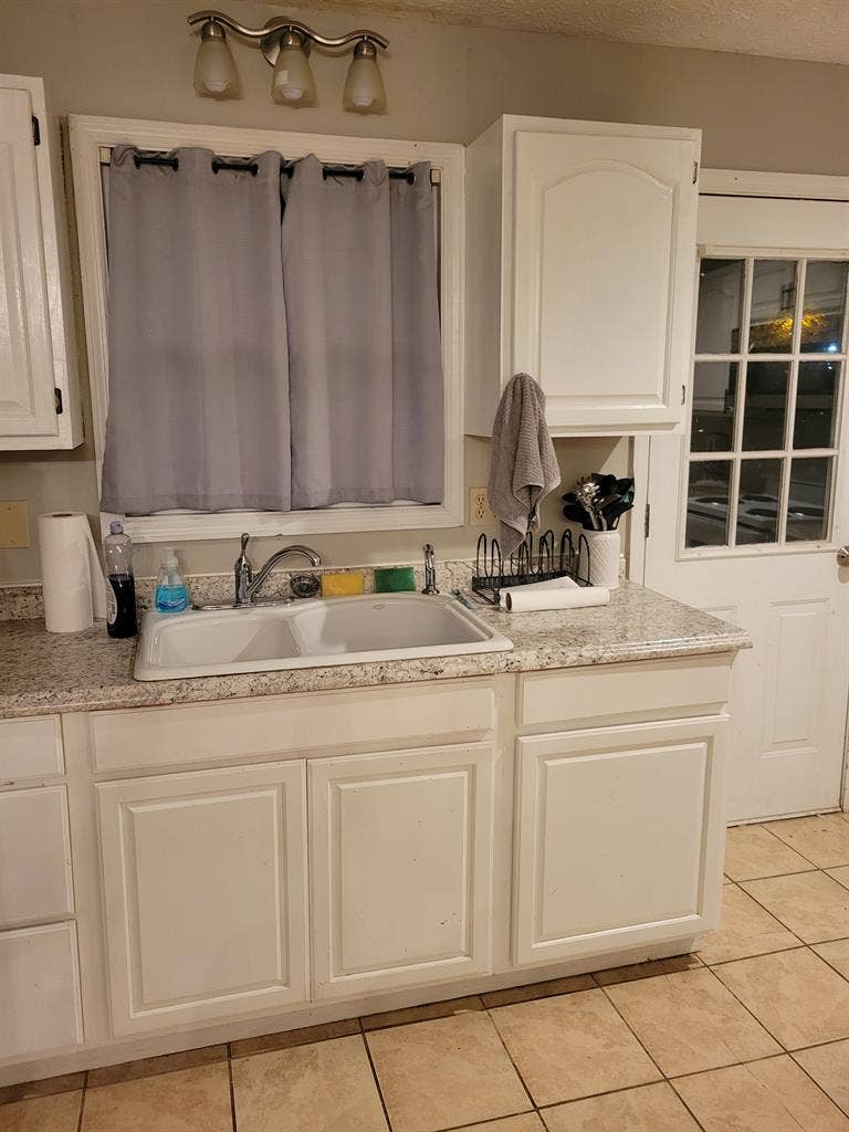 ISO roommate (female) $