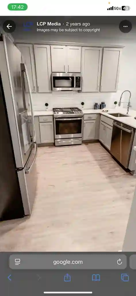 LOOKING FOR CHILL ROOMIE