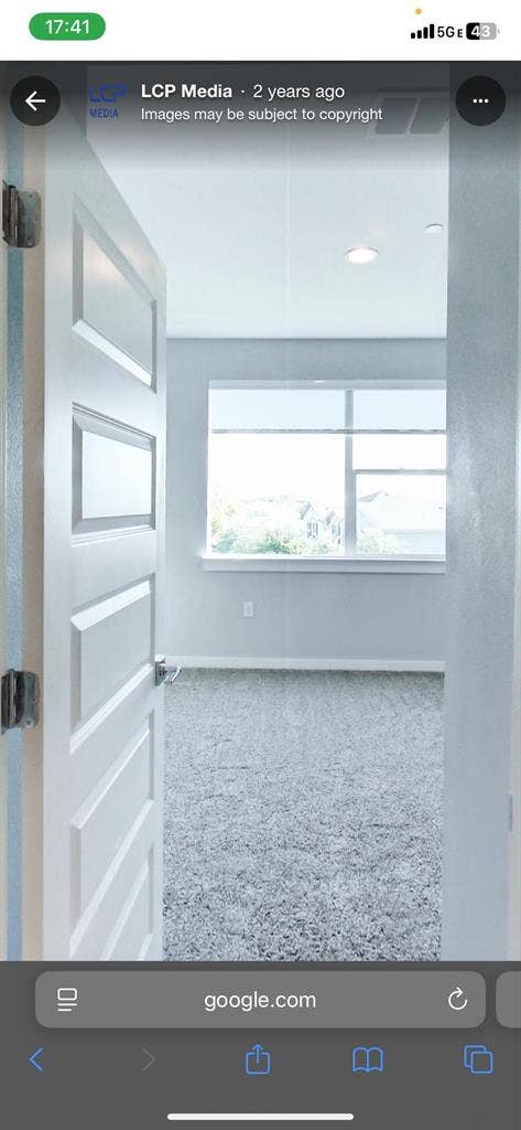 LOOKING FOR CHILL ROOMIE