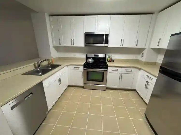 Newport Furnished Room – All Incl!