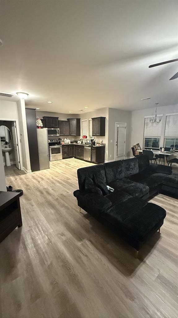 Available room for rent