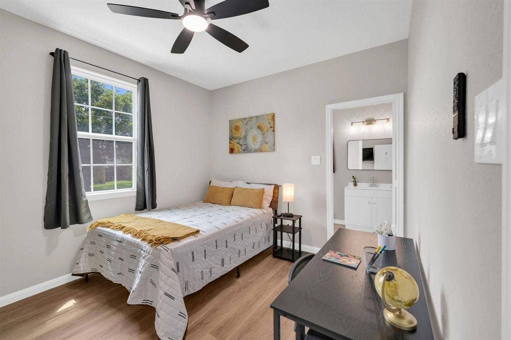 8 BR in Houston