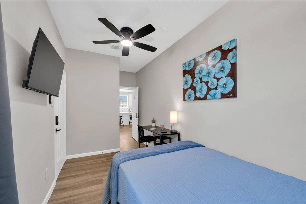 8 BR in Houston