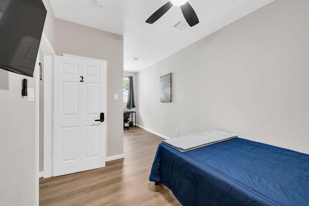 8 BR in Houston