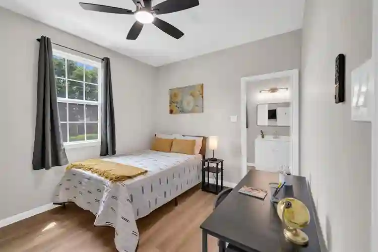8 BR in Houston