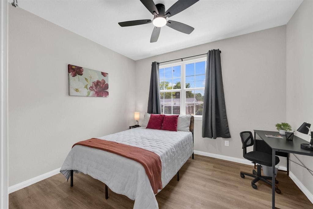 8 BR in Houston