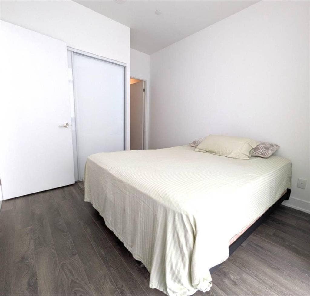 Looking for a discreet and simple