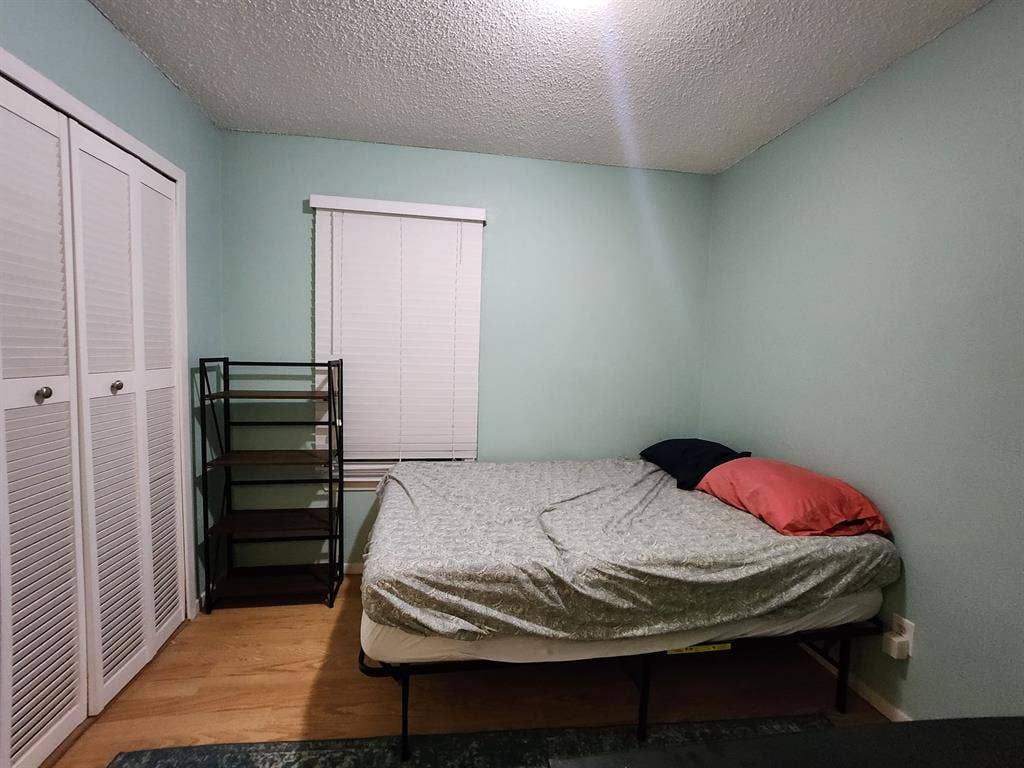 Room for rent in south austin house