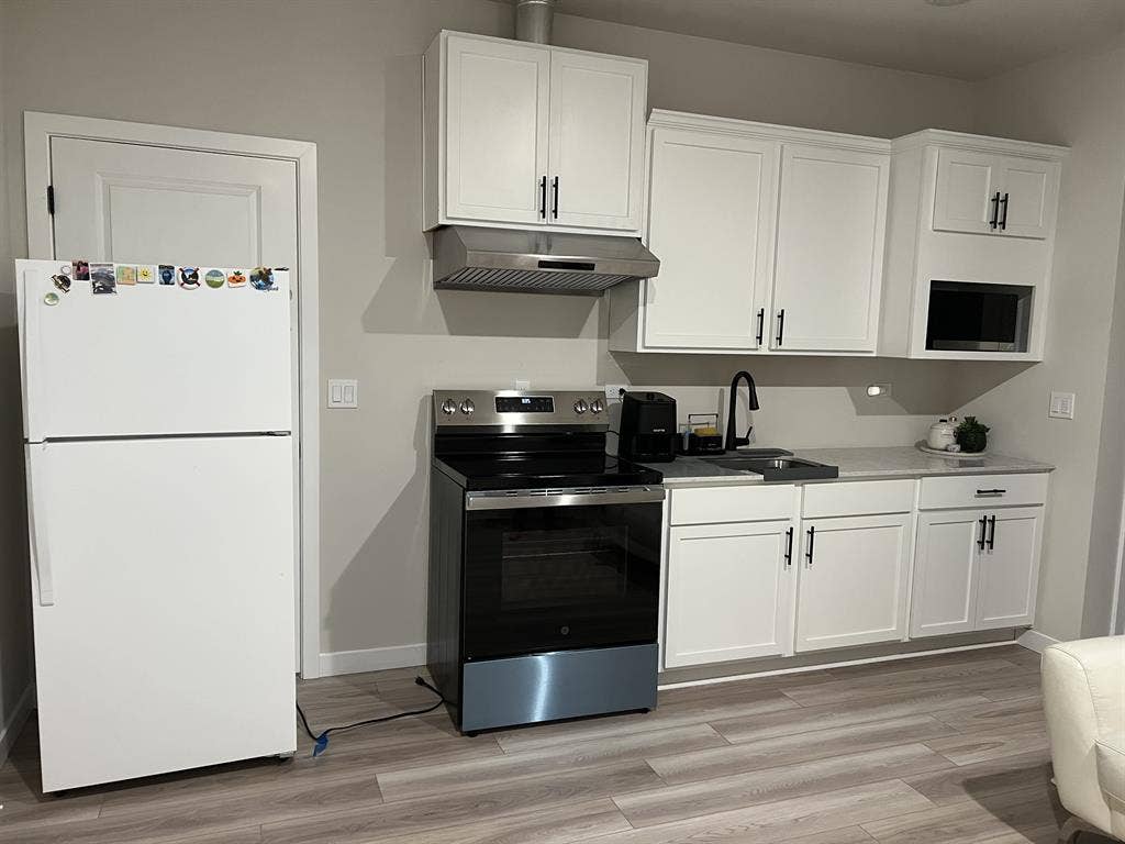 Fully Furnished utilities included