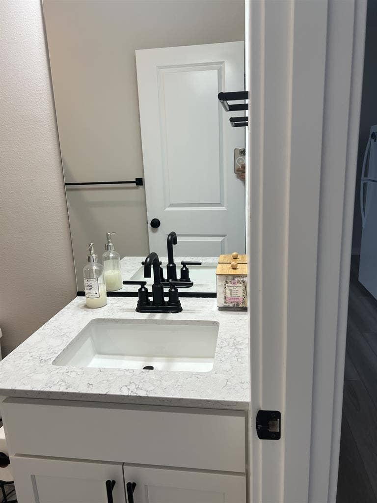 Fully Furnished utilities included