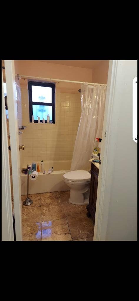 Large sunny roomin private house BK