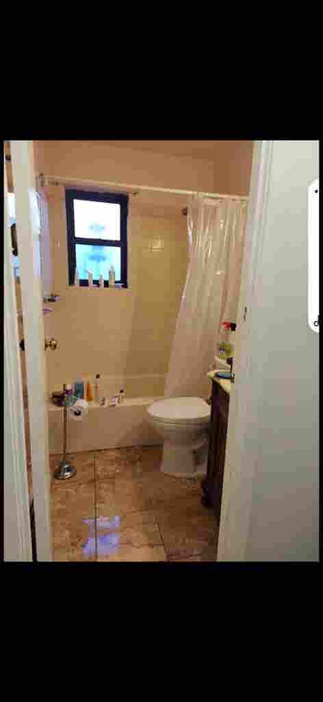 Large sunny roomin private house BK